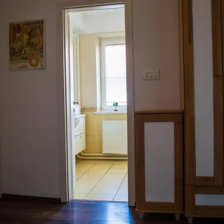 Apartment Beautiful With A Large Bed In A 3-room With Parking *