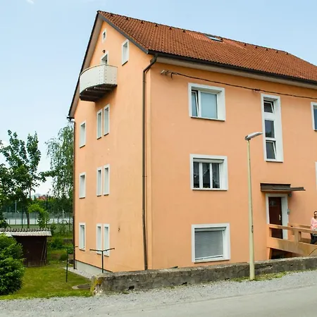 公寓 Beautiful With A Large Bed In A 3-room With Parking