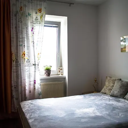 Beautiful With A Large Bed In A 3-room With Parking