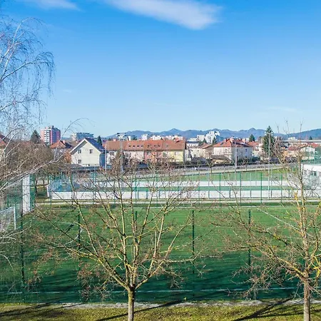 Beautiful With A Large Bed In A 3-room With Parking Apartment *