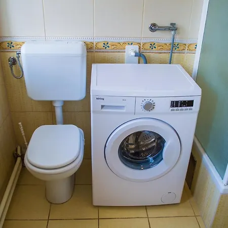 Beautiful With A Large Bed In A 3-room With Parking *